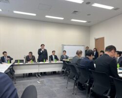 朝は国会、昼はエンタメ、夕方は青年局