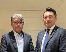 岩出雅之さんに当選お祝いをして頂きました
